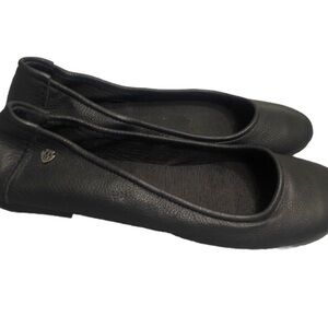 Minnetonka Black Leather Flats. Size 9.5